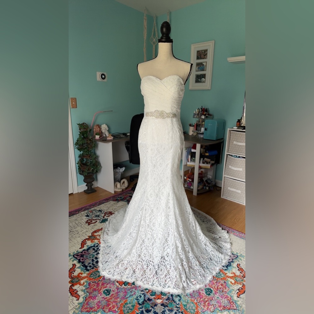 White lace wedding dress size 2